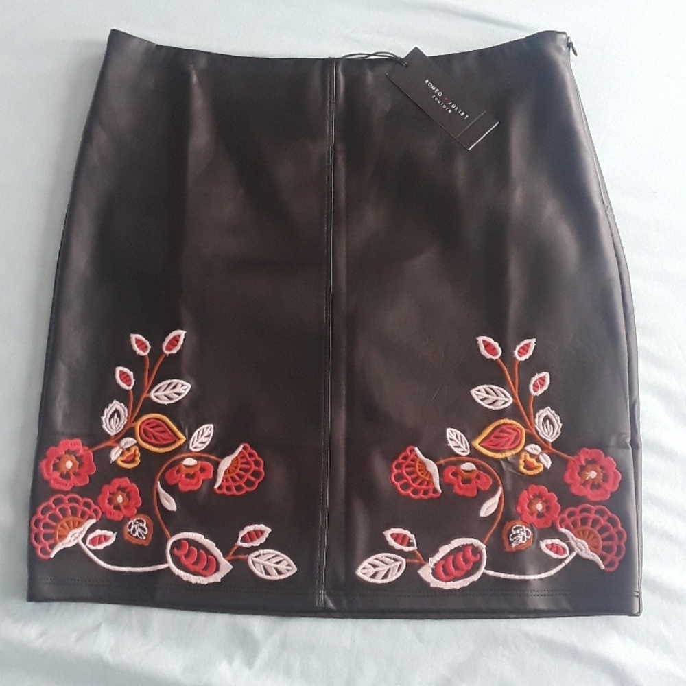 Romeo and Juliet Couture mini Skirt